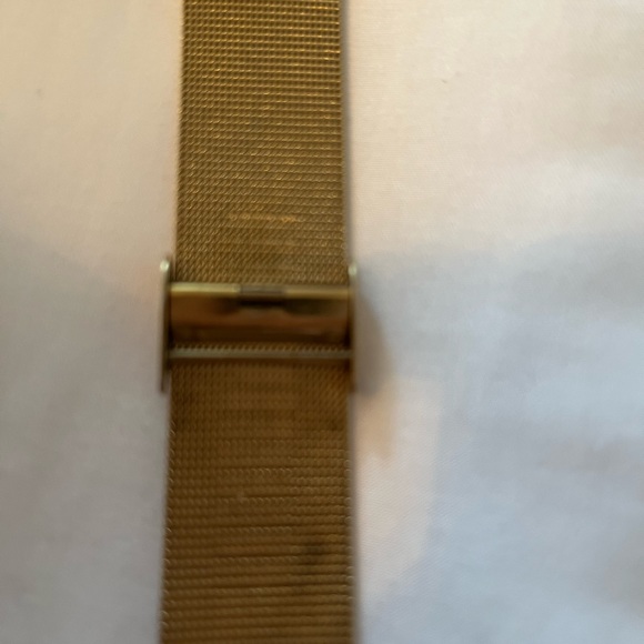 Michael Kors Gold band watch , new battery required - Picture 6 of 6